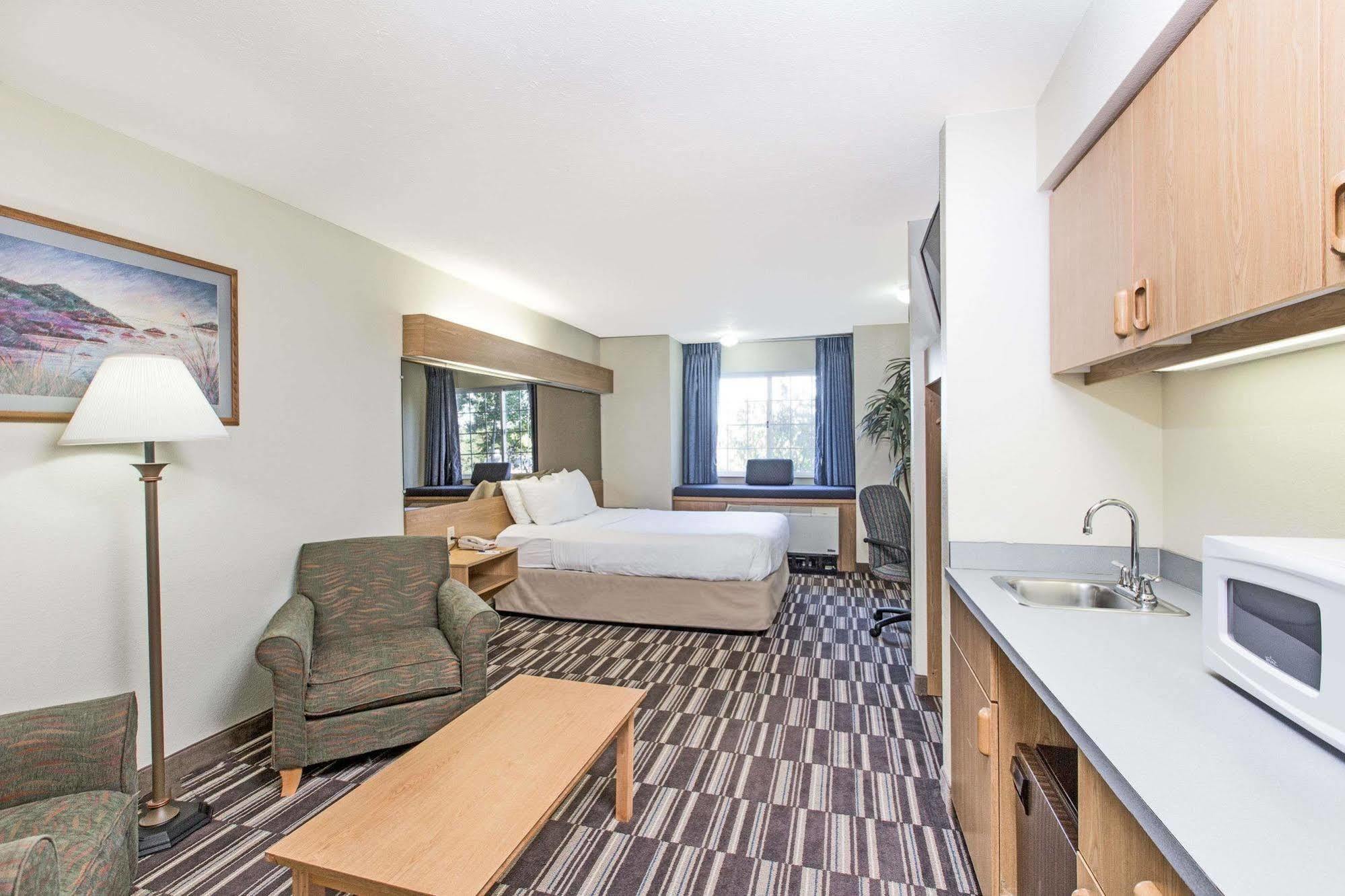 Baymont Inn & Suites By Wyndham Anchorage Airport מראה חיצוני תמונה