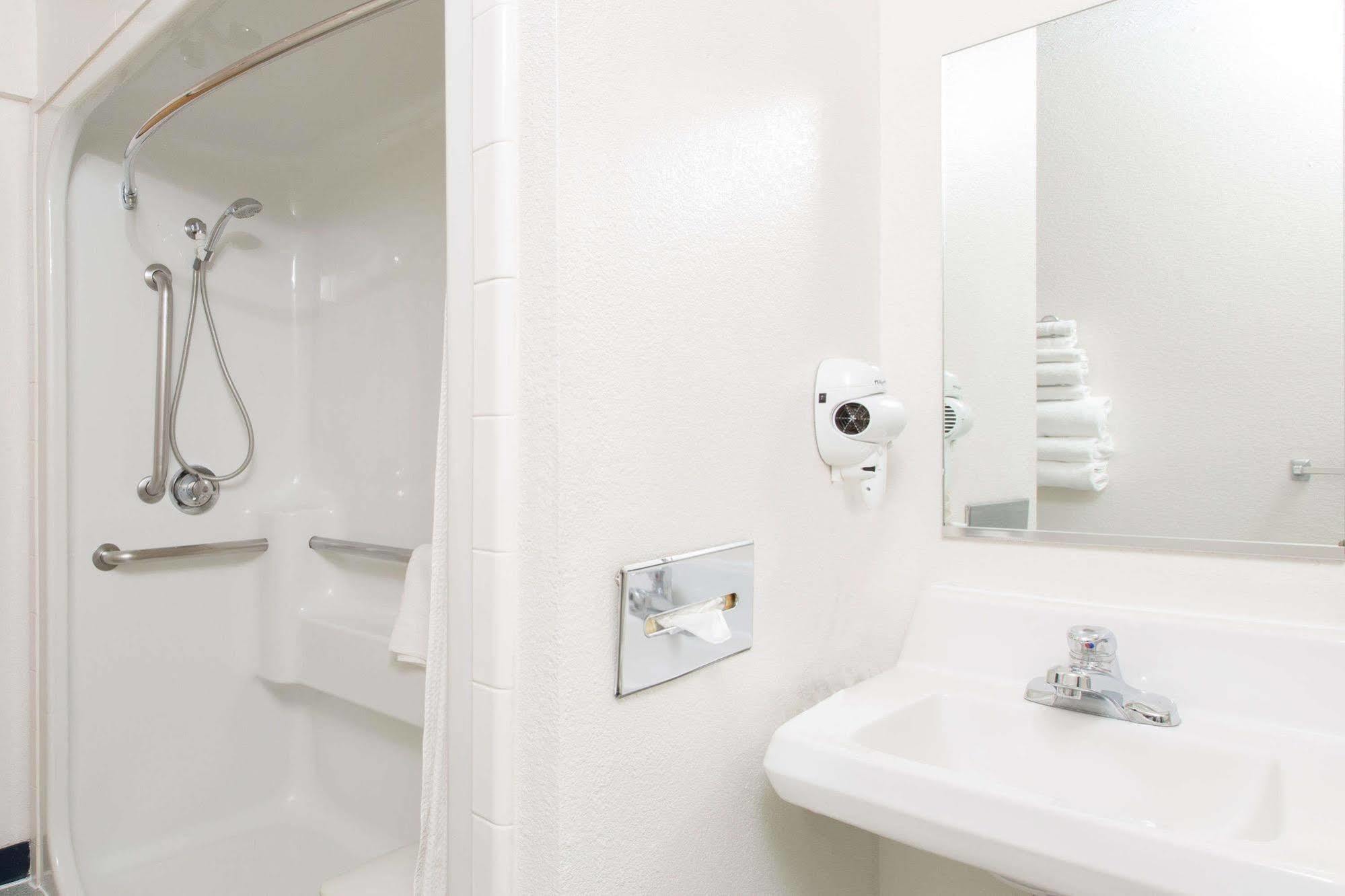 Baymont Inn & Suites By Wyndham Anchorage Airport מראה חיצוני תמונה